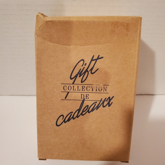 Avon Acorn Shaker Set - Picture 6 of 6